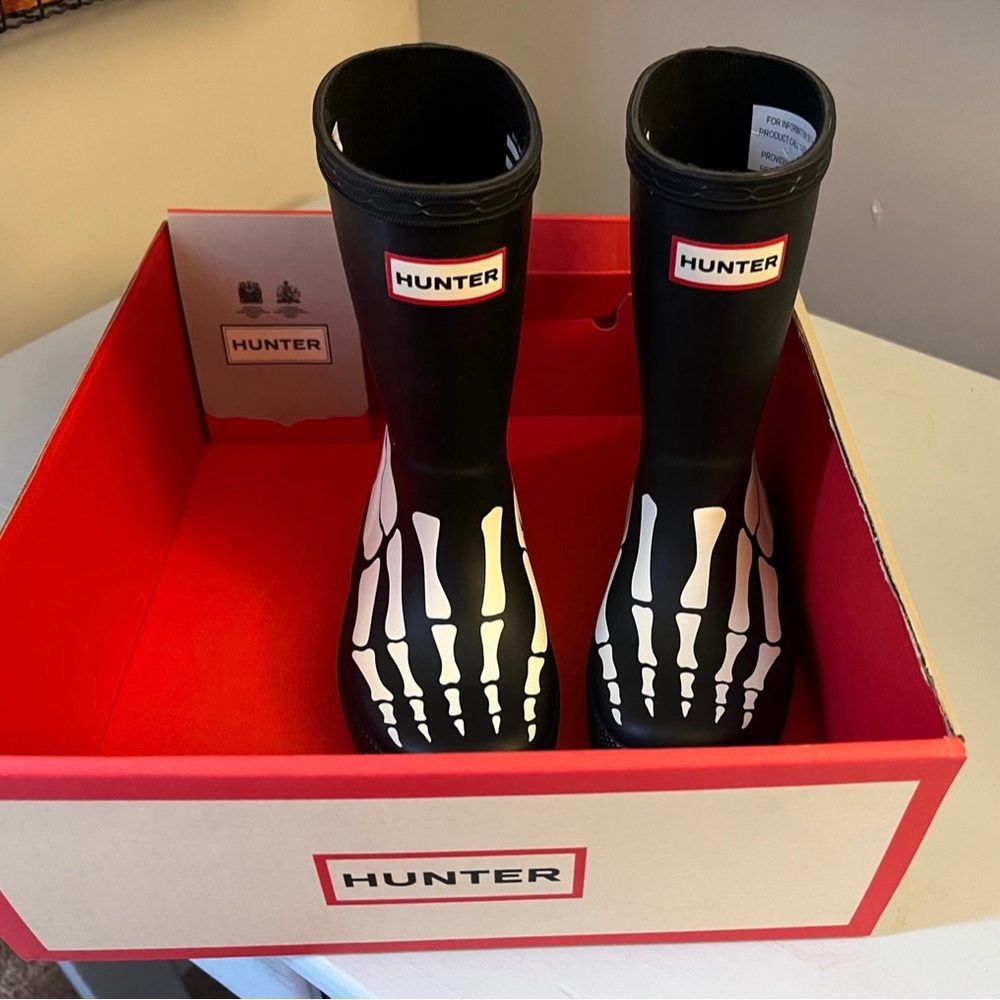 Hunter Skeleton Boots